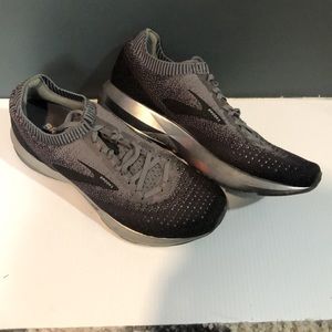 Brooks Levitate 2